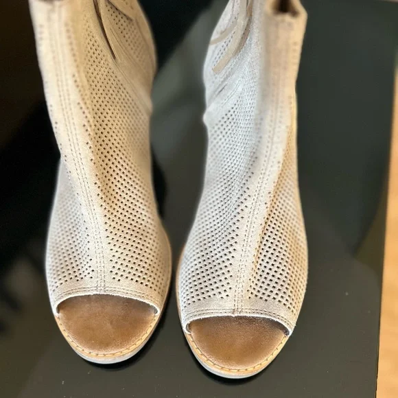 Women's Tom’s Tan Ankle Boots - Picture 4 of 6